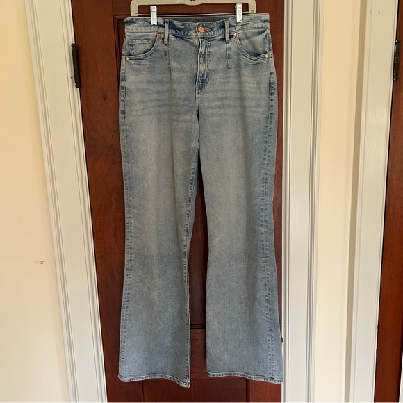 Express High Waisted Light Wash Pleated Wide Leg Jean - Size 8LONG - Picture 2 of 7